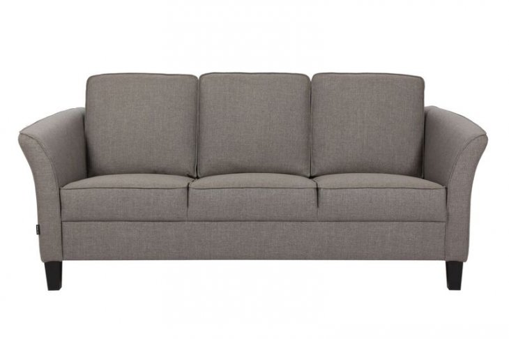 Zara 3 sits soffa